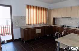 Duplex 5 camere, 144 mp, gradina 70 mp, 2 locuri de parcare, zona Vivo
