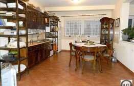 Casa cu 4 camere, 160 mp, teren 260 mp, 3 balcoane, zona rezidentiala de case!