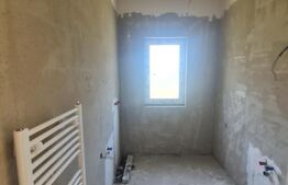 Apartament semidecomandat, 49 mp utili, gradina de 95 mp, parcare, zona Eroilor