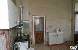 Vanzare casa renovabila, 130 mp utili, cu teren 1000 mp, front de 35 ml