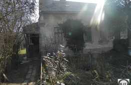 Vanzare casa renovabila, 130 mp utili, cu teren 1000 mp, front de 35 ml