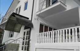 Casa cu 13 camere, 500 mp utili, 1500 mp teren, mobilata!