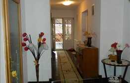 Casa cu 13 camere, 500 mp utili, 1500 mp teren, mobilata!