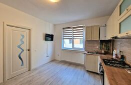 Apartament cu 2 camere, etajul 1, parcare, balcon, zona ultracentrală 