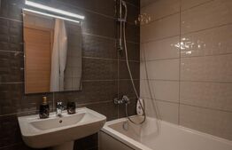 Penthouse de inchiriat, terasă 40 mp și vedere panoramică spre Tâmpa