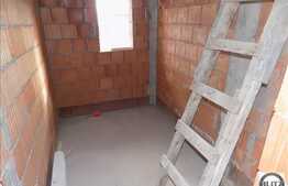 Casa individuala la rosu, cu 4 camere, 288 mp, 400 mp teren, zona linistita!