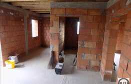 Casa individuala la rosu, cu 4 camere, 288 mp, 400 mp teren, zona linistita!