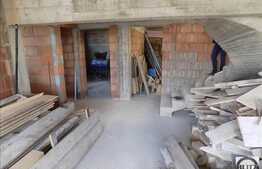 Casa individuala la rosu, cu 4 camere, 288 mp, 400 mp teren, zona linistita!