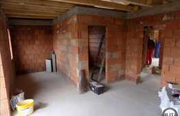 Casa individuala la rosu, cu 4 camere, 288 mp, 400 mp teren, zona linistita!