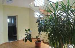 Casa de inchiriat, 450 mp, garaj, zona cu acces facil!