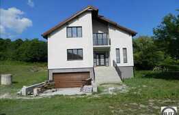 Casa de vanzare, 300 mp utili si 1000 mp teren,  in zona Feleacu!