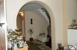 De vanzare casa 400 mp, D+P+E+M cu 1815 mp teren si front de 20 ml, zona Donath