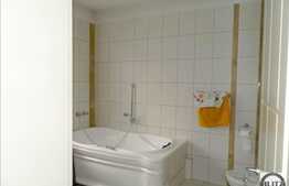 De vanzare casa 400 mp, D+P+E+M cu 1815 mp teren si front de 20 ml, zona Donath