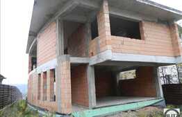 Casa individuala  de vanzare, 420 mp utili si 700 mp teren! Locatie de vis!