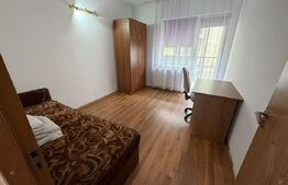 Apartament 3 camere, etaj intermediar, parcare, zona Eroilor 