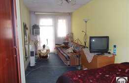 Casa de vanzare, 312 mp, cu teren de 651 mp si front la strada de 13 ml, Iris!