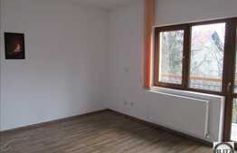 Casa cu 9 camere, 350 mp, 10 parcari, AC, zona Piata Cipariu