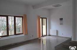 Casa cu 9 camere, 350 mp, 10 parcari, AC, zona Piata Cipariu