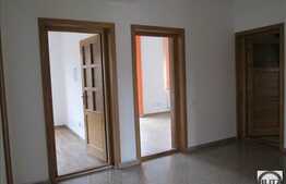 Casa cu 9 camere, 350 mp, 10 parcari, AC, zona Piata Cipariu