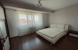 Apartament cu 3 camere, 72 mp, cu parcare, in zona Eroilor.