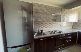 Apartament cu 3 camere, 72 mp, cu parcare, in zona Eroilor.