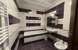 Apartament cu 3 camere, 72 mp, cu parcare, in zona Eroilor.