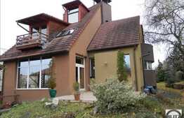  Casa cu spatii multiple in cartierul Andrei Muresanu