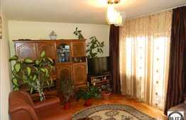 De vanzare apartament cu 3 camere, decomandat, 67 mp, cu  parcare subterana