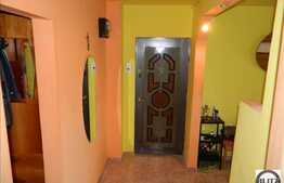 De vanzare apartament cu 3 camere, decomandat, 67 mp, cu  parcare subterana