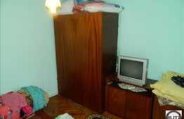 De vanzare apartament cu 3 camere, decomandat, 67 mp, cu  parcare subterana