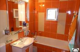 De vanzare apartament cu 3 camere, decomandat, 67 mp, cu  parcare subterana
