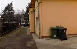 2 case cuplate, 180 mp, 640 mp teren, curte comuna, zona linistita!