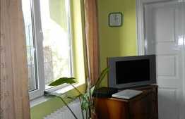 Casa cu 4 camere, 90 mp, teren 300 mp, mobilata, zona linistita