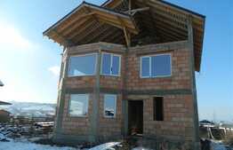 Casa individuala la rosu, 230 mp utili, teren de 466 mp! Zona Luna de Sus!