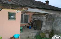 Casa cu 2 camere, 76 mp, teren 276 mp, partial mobilata, zona linistita!