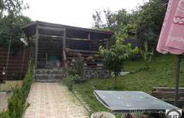 Casa 153 mp utili, pentru locuit si 110 mp spatiu comercial