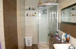 Casa 153 mp utili, pentru locuit si 110 mp spatiu comercial