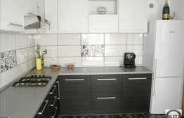 Casa 153 mp utili, pentru locuit si 110 mp spatiu comercial