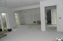 Triplex, 62 mp utili, teren 150 mp, zona linistita de case