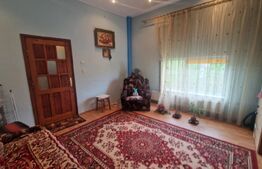 Apartament 2 camere decomandat cu 104 mp teren in acte etaj 2, Vila