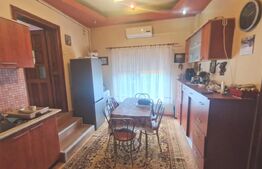 Apartament 2 camere decomandat cu 104 mp teren in acte etaj 2, Vila