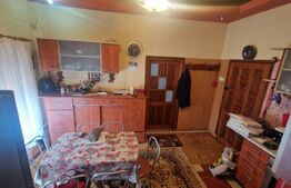 Apartament 2 camere decomandat cu 104 mp teren in acte etaj 2, Vila