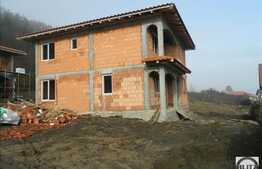 Casa individuala cu 120 mp, teren de 500 mp, zona de case! 