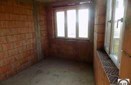 Casa la rosu, cu 9 camere, 402 mp utili, 545 mp teren!