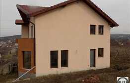 Casa individuala, 270 mp, 680 mp teren, zona linistita de case si vile