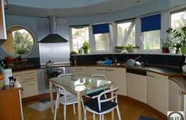 Casa demolabila plus teren 1250 mp