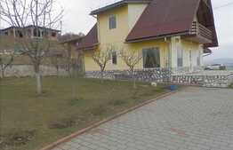 Casa individuala cu 175 mp utili, teren de 950 mp! Zona linistita, de case!