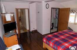 Doua case individuale, curte comuna, 413 mp utili, 438 mp teren