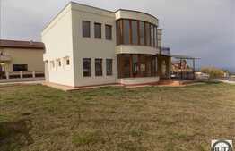 Casa individuala, 360 mp utili, 1000 mp teren! Semifinisata, zona linistita!