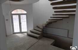 Casa individuala, 360 mp utili, 1000 mp teren! Semifinisata, zona linistita!